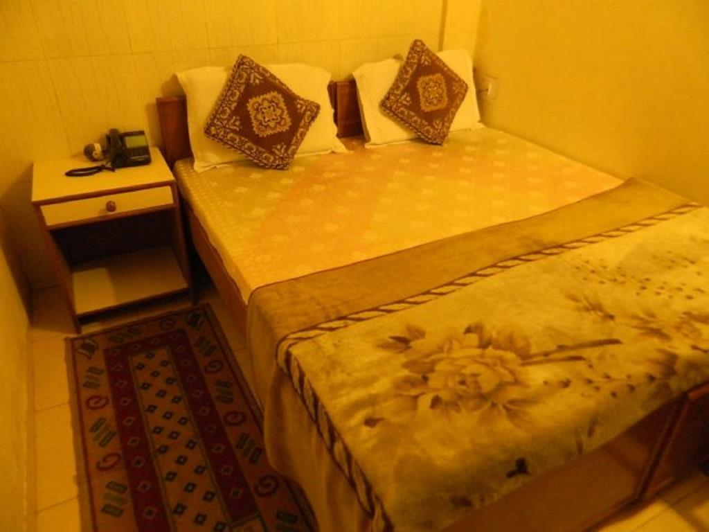 Viraaj Guest House โนอิดา ภายนอก รูปภาพ