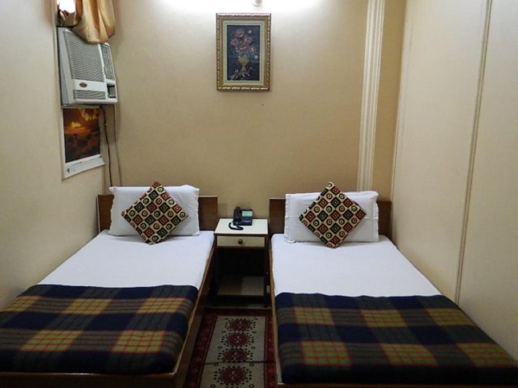 Viraaj Guest House โนอิดา ภายนอก รูปภาพ