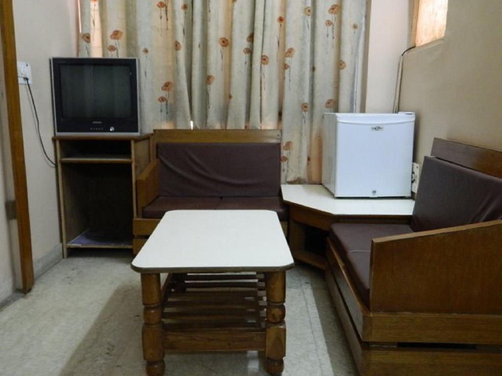 Viraaj Guest House โนอิดา ภายนอก รูปภาพ