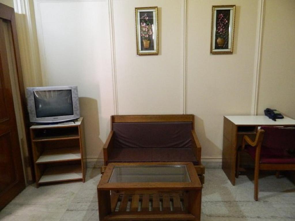 Viraaj Guest House โนอิดา ภายนอก รูปภาพ